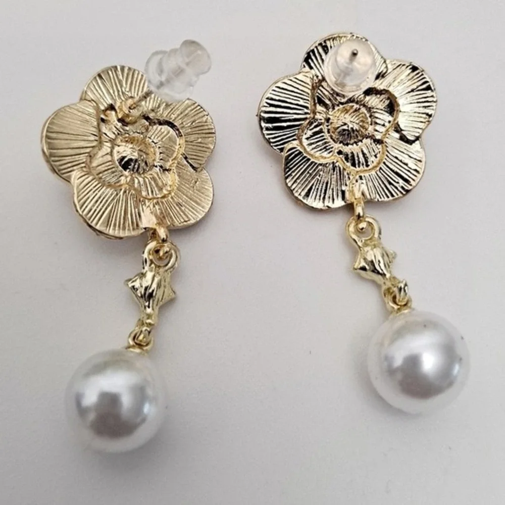 Gold flower Pearl rhinestone earrings coquette dainty drop wedding 💖 2/$30